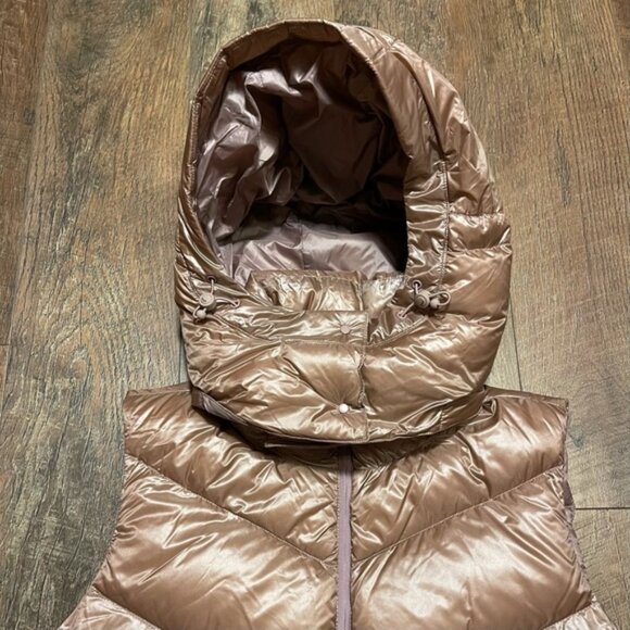 Athleta Sportswear Lofty Down Woman's Puffer Metallic Pink Vest - Picture 2 of 8